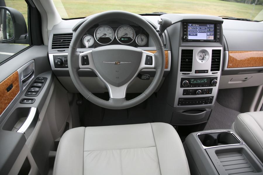  Chrysler Town & Country 2008 года  (фото 19 из 69)
